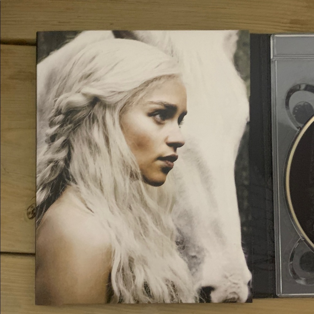 Game of Thrones Complete First Season DVD - Picture 7 of 11